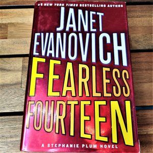 JANET EVANOVICH "FEARLESS FOURTEEN" HARDBACK BOOK